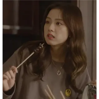 😱 10b8d1cf wanita, makanan, makan, senyum, kasual, potret, dalam ruangan telegram sticker