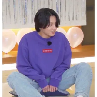 🙂 14f30151 Supreme k-pop, คนดัง, เกาหลี, เสื้อสเวตเตอร์สีม่วง, Supreme, ลำลอง whatsapp sticker
