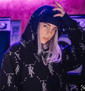 ✨ 0b2b3b74 Billie Eilish Billie Eilish, piosenkarka, gwiazda pop, muzyka, celebrytka, bluza z kapturem, styl telegram sticker