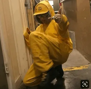 ✨ 312d73df Good Vibes osoba, żółty kombinezon, kapelusz, okulary telegram sticker