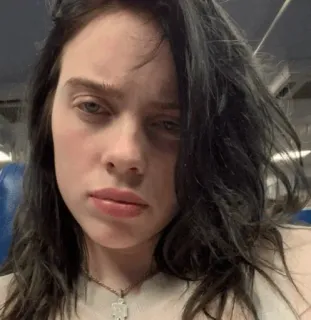 ✨ 663f9e47 Billie Eilish Billie Eilish, piosenkarka, celebrytka, gwiazda pop, artystka muzyczna, portret, młoda dorosła, kobieta telegram sticker