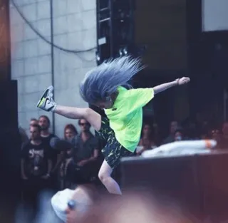 ✨ 6dbdc587 Billie Eilish Billie Eilish, piosenkarka, artystka, scena, koncert telegram sticker