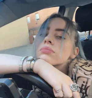 ✨ d3472466 Billie Eilish piosenkarz, celebryta, muzyk, portret, osoba, niebieskie włosy, samochód telegram sticker