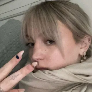 💓 39e580da donna, ritratto, bionda, ragazza, persona, dita, gioielli telegram sticker