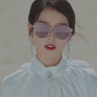 ❤️ 179b9754 woman, sunglasses, earrings, fashion, portrait whatsapp sticker