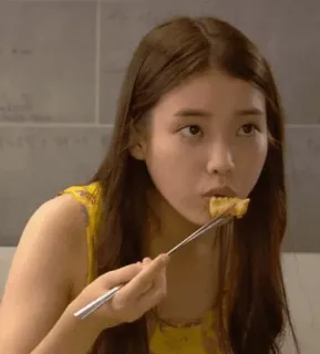 🍜 00d178fe IU woman, eating, actress, singer, food whatsapp sticker