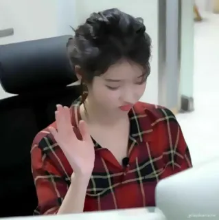 ``iu  @tww1nkle :: @fStikBot telegram stickers