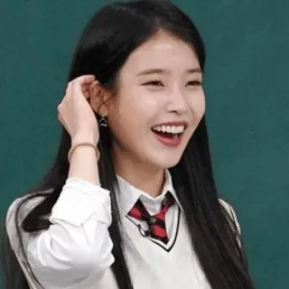 🦋 10517fdc IU IU, chanteuse coréenne, actrice, uniforme scolaire, célébrité, divertissement whatsapp sticker