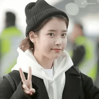 🦋 39f185ae femme, signe de paix, bonnet, hiver, tenue décontractée, portrait whatsapp sticker