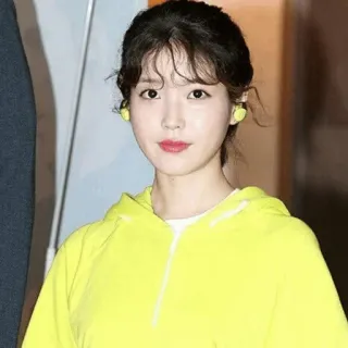 🦋 9906895d IU IU, K-pop, Chanteuse, Célébrité, Coréenne, Actrice whatsapp sticker