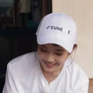 🦋 eca7b0c1 J'EUNE E mode, chapeau, texte, vêtement, accessoire, blanc whatsapp sticker