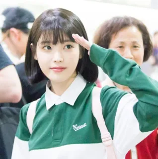 🙇‍♀️ 0fd9ea22 Coocast 女性, 歌手, 艺术家, 韩国, 名人, IU, 演员 telegram sticker