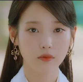 😔 aebba1f1 IU 韩国明星, 歌手, 女演员, K-POP, IU telegram sticker