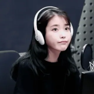 👋 c280e626 IU певец, актриса, kpop, корейский, наушники whatsapp sticker