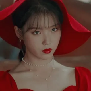 ✨️ 02e769dc IU IU, Schauspielerin, Sängerin, Koreanisch, roter Hut, Schönheit whatsapp sticker