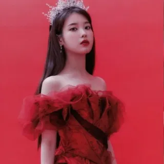 ✨️ e91e6305 IU IU, Koreanische Sängerin, Schauspielerin, Promi, K-Pop, rotes Kleid, Tiara whatsapp sticker