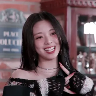 🍩 6c4c635d PLACE ROUCHOU kpop, idol, mulher, asiática, sorriso, colar telegram sticker