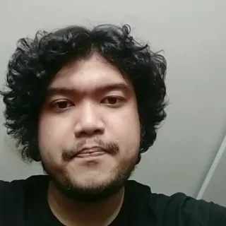 👨‍🏫 1ca914d1 남자, 곱슬머리, 얼굴, 초상화, 사람, 셀카 telegram sticker