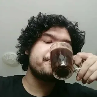 👨‍🏫 d411ed21 남자, 커피, 음료, 음료, 곱슬머리, 머그컵 telegram sticker