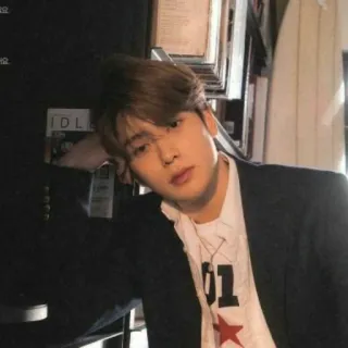 🎮 432a0965 01 hombre, persona, chaqueta, camisa blanca, 01 telegram sticker