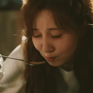 💕 657fd415 女性, 食べる, スプーン, 食べ物, 食事, 夕食 telegram sticker