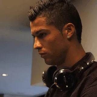🖤 c1e3973a Cristiano Ronaldo football, soccer, athlete, headphones telegram sticker