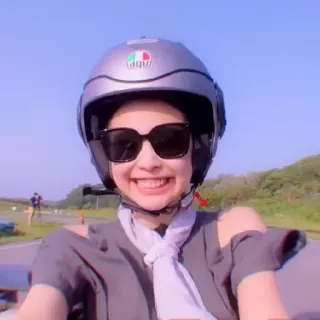 💜 0ed1a399 หมวกกันน็อค, แว่นกันแดด, ขับรถ, รถโกคาร์ท, แข่งรถ telegram sticker