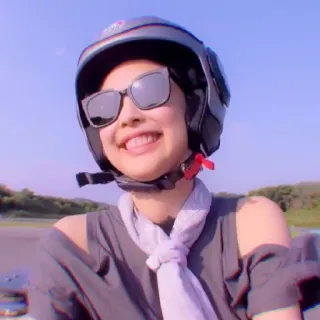 💜 39b4a3d3 ผู้หญิง, หมวกกันน็อค, แว่นกันแดด, ยิ้ม, มอเตอร์ไซค์, ถนน telegram sticker