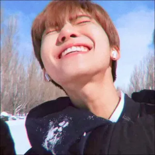 🦋 a0c78784 persona, sorriso, inverno, neve, felice telegram sticker