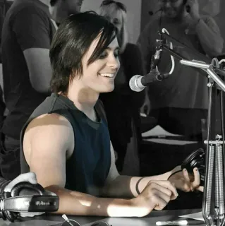 ✖️ ccb62472 persona, uomo, musica, suono, microfono telegram sticker