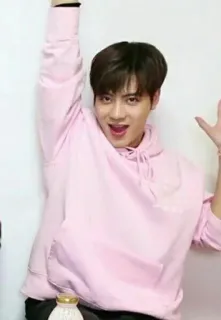 🦕 460bad14 man, roze hoodie, portret whatsapp sticker