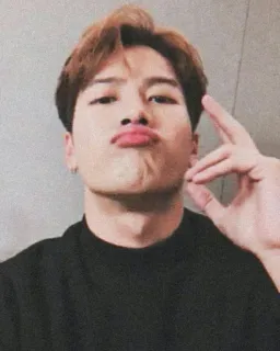 🦕 d64f5c6d kpop, idol, zanger, selfie, man whatsapp sticker