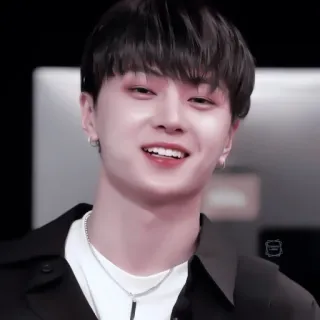 🫐 51b84378 人, 男性, 男, 笑顔, カジュアル, ポートレート telegram sticker