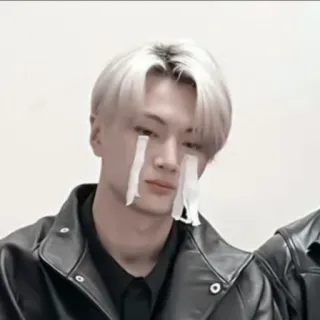 🕰 4b181f02 人, 泣く, 悲しい, ティッシュ, ポートレート, 感情 whatsapp sticker