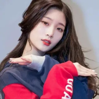 🍥 34f55b21 GUCCI coreano, chica, persona, mujer, belleza, maquillaje whatsapp sticker