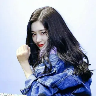 🍥 b8f4e726 mujer, coreana, asiática, chaqueta vaquera, retrato, pelo largo whatsapp sticker