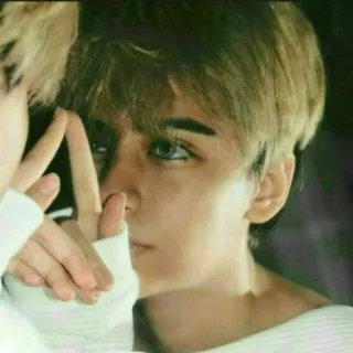 🙁 676d1007 人, 镜子, 倒影, 中指, 冒犯手势 telegram sticker