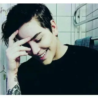 😂 bd6edc23 人, 微笑, 纹身, 头发, 风格 telegram sticker