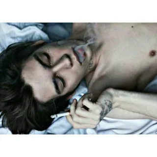 🚬 d7e1f49d 香烟, 吸烟, 烟草, 男人, 躺着, 生活方式 telegram sticker