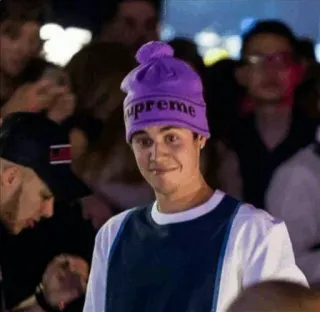 😳 1ff9187d supreme หมวก, Supreme, หมวกบีนนี่, เสื้อผ้า, แฟชั่น, ปอมปอม telegram sticker