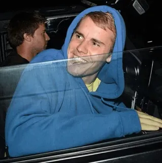 😀 da203646 Justin Bieber จัสติน บีเบอร์, นักร้อง, คนดัง, เสื้อฮู้ดสีฟ้า, รถ, ภาพเหมือน telegram sticker