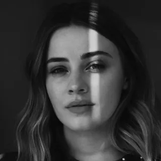 🕊 34c0308e woman, portrait, face, black and white, close up telegram sticker