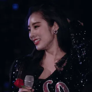 ☁️ bb279ec4 wanita, penyanyi, mawar, mikrofon, pertunjukan, hiburan whatsapp sticker