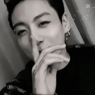 🥁 59b76e30 男性, 顔, 指, ジュエリー, 表情, 白黒, ポートレート, 耳 telegram sticker