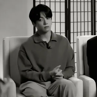 🥁 aaa9ce54 Jungkook 人物, 男性, 座る, ポートレート, 白黒 telegram sticker