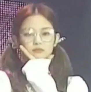 🌼 473f3cc0 여자, 안경, 사람, 인물, 포즈 telegram sticker