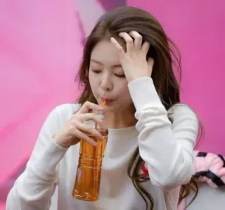 🥤 f6f4aa89 女性, 飲酒, 飲み物, カジュアル, 屋内, 女の子 telegram sticker