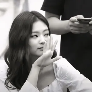 🦭 9790a00a wanita, tangan, gestur ofensif, jari tengah, orang, potret whatsapp sticker