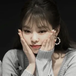 🍒 ab311de3 retrato, mujer, pendientes, lindo, feliz, gris telegram sticker