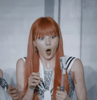 😵 a617e8ec 女人, 惊喜, 震惊, 自拍, 人, 相机 telegram sticker